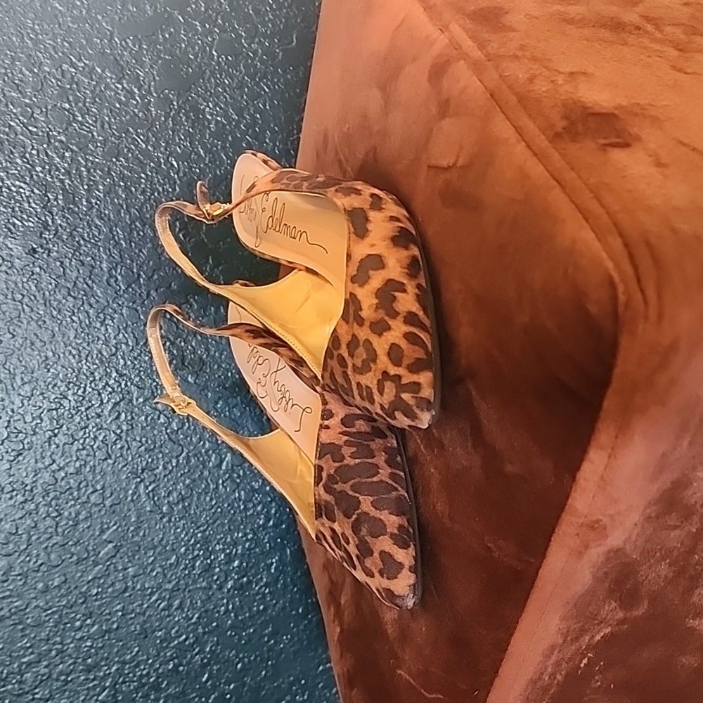 *2 for 20* leopard kitten heels